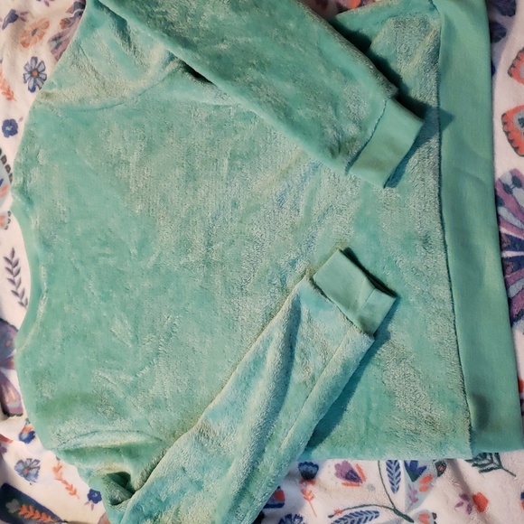 Baby Yoda Christmas "Sweater" - Picture 4 of 4